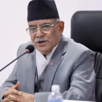 नेपाली कम्युनिष्ट पार्टीका संयोजक दाहाललाई वाम बुद्धिजीवी एवं पेशाकर्मीद्वारा प्रतिवेदन हस्तान्तरण