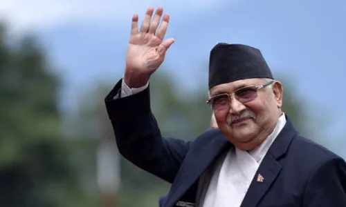 एमालेका अध्यक्ष केपी ओली झापा पुग्नुहुँदा भब्य स्वागत, चुनाव प्रचारमा केन्द्रित हुने घोषणा