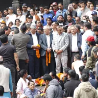 एमालेका अध्यक्ष केपी ओलीका पिताको पशुपति आर्यघाटमा अन्त्येष्टि