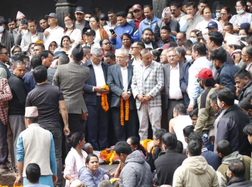 एमालेका अध्यक्ष केपी ओलीका पिताको पशुपति आर्यघाटमा अन्त्येष्टि