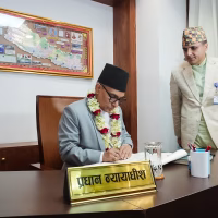 सर्बोच्च अदालतका प्रधानन्यायाधीश डा. शर्माद्वारा पदभार ग्रहण
