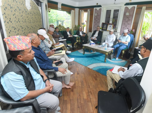 आज पनि एमालेको सचिवालय बैठक जारी, अध्यक्ष फेर्न उपाध्यक्षहरु परिचालित